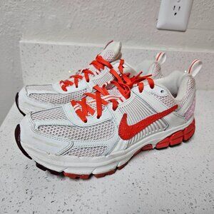 Nike vomero 5 size 8 womens valentines day red white